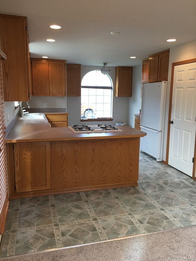 Photo - Large 4 bedroom house that is Pet Friendly!