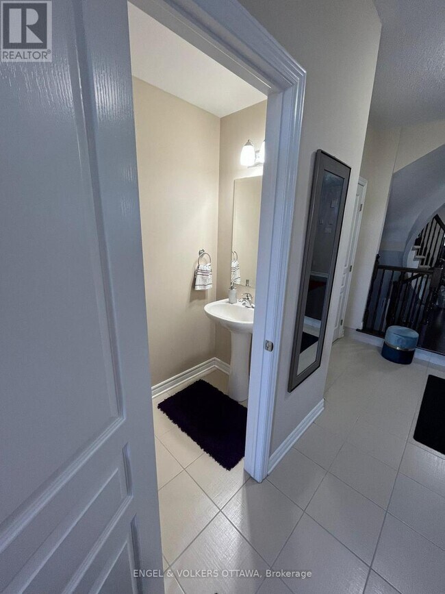 Photo - 440 Barrick Hill Rd