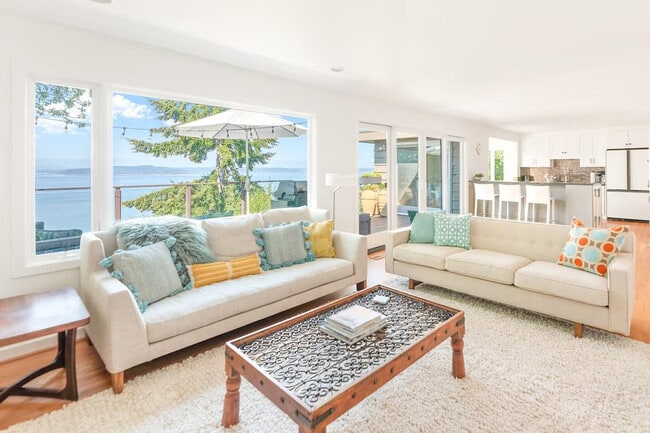 Building Photo - 4091 Hillcrest Ave SW Unit ID1324830P