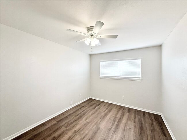 Building Photo - 1141 N Durham Dr Unit 18