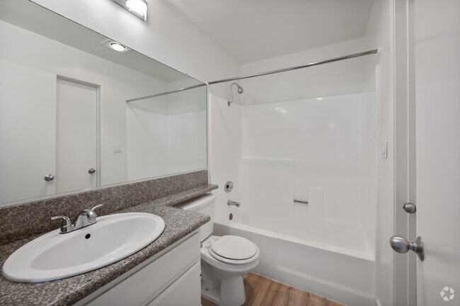 2BR, 2BA -1300 SF
