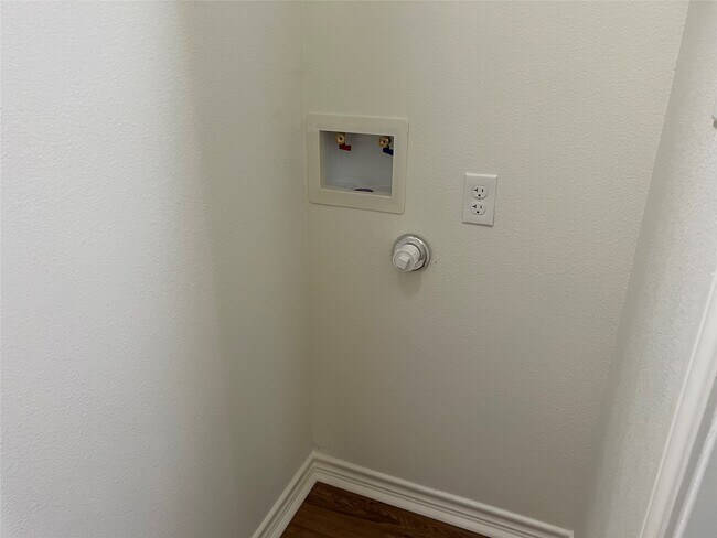 Photo - 1231 Sycamore Ave Unit B