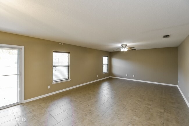 Photo - 7503 Steventon Way