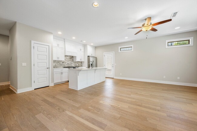 Photo - 2369 E Amherst Aly