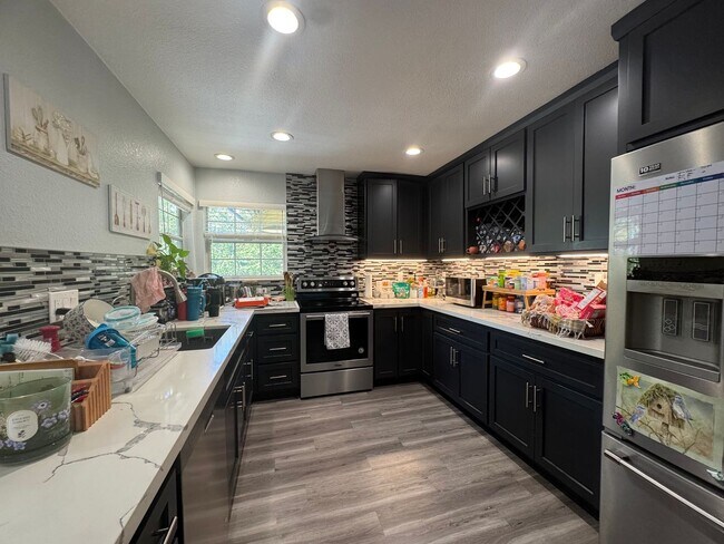 231 3rd St Unit 3