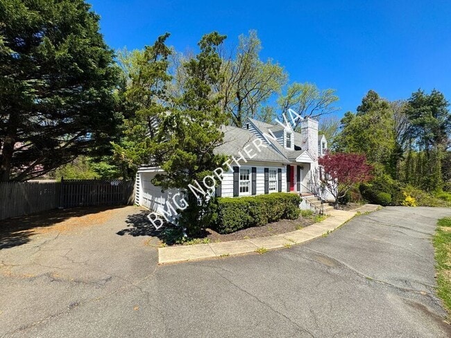 Photo - 6600 Braddock Rd