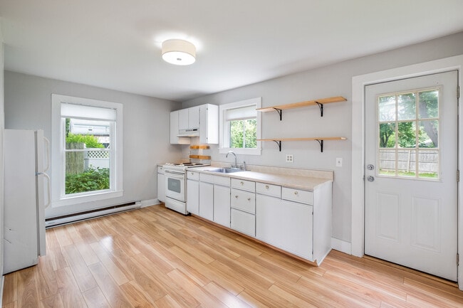 89 Pleasant St Unit B