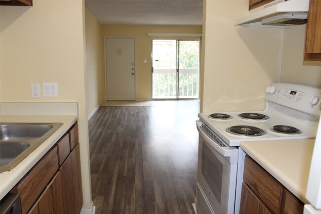 Building Photo - 3919 Fairmont Pkwy Unit 200