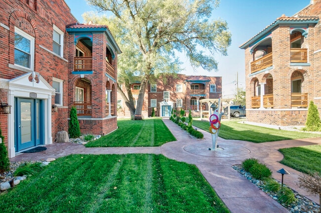 Front good - Courtyard On Maple Apartments-Student Housing