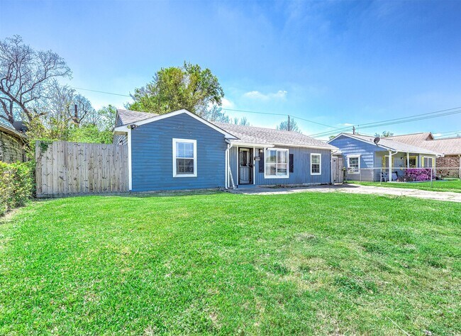 Photo - 3910 Luca St