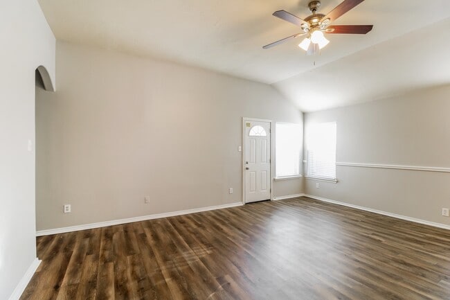 Photo - 21554 Kings Bend Dr