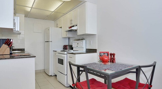 Building Photo - English Bay Tower Unit 00206