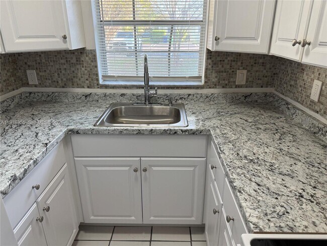 Photo - 4140 Woodside Dr Unit 107