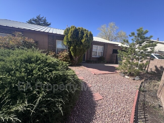 Photo - 1702 Halo Cir SE
