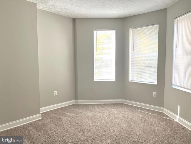 Photo - 2001 Poplar Grove St