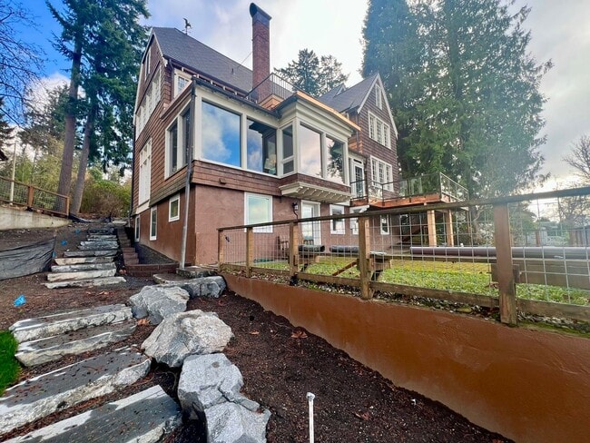 Building Photo - Private Waterfront Apartment