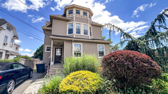 Building Photo - 75 Oak St Unit 2A