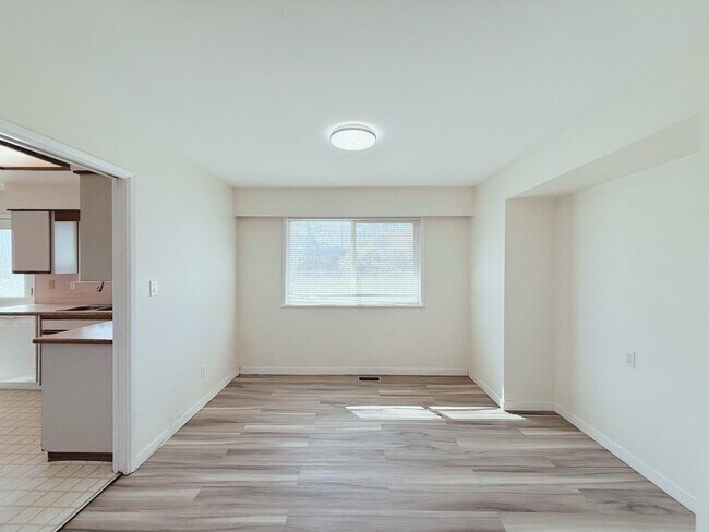 Photo - 16930-16923 23 Ave