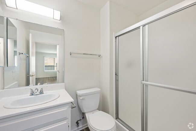 2BR, 2BA - 900SF - Second Bathroom
