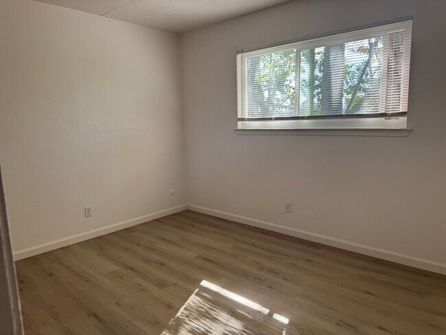 1331 Pomona Ave Unit 4