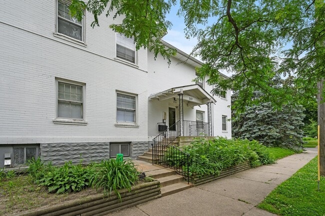 Photo - 3111 E 31st St Unidad 3111 - Apt 5