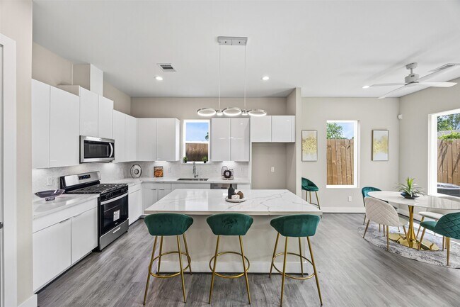 Photo - 853 Prosper St