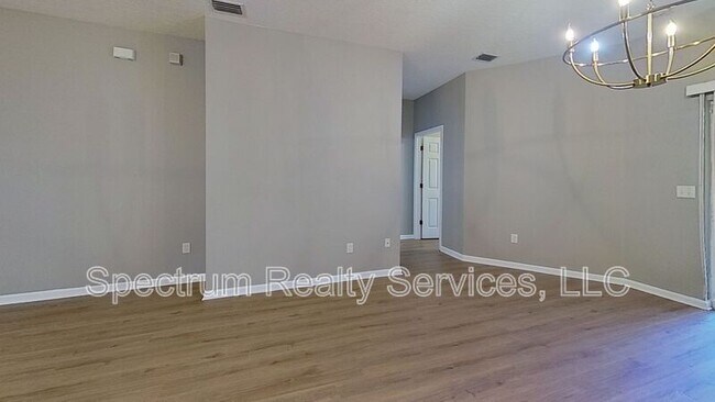 Photo - 3907 Summer Grove Way N