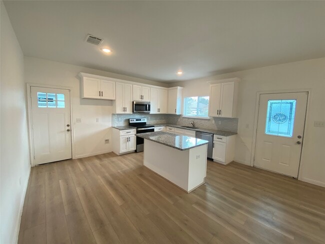 Building Photo - 7945 Sparta St