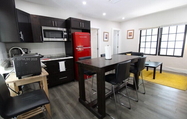 Photo - 921 SW 9th St Unidad B