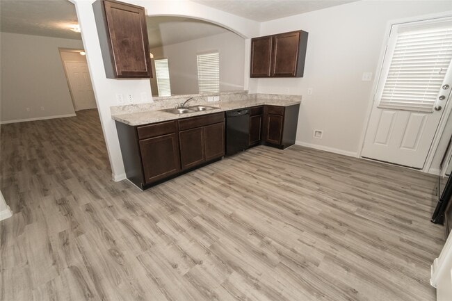 Photo - 3107 Right Way