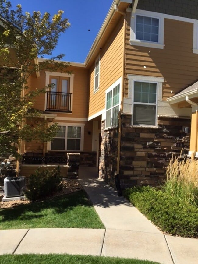 Building Photo - 2 bed/2.5 bath Townhome