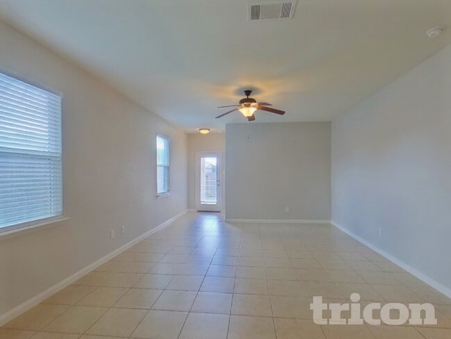 Photo - 1477 Treeta Trail