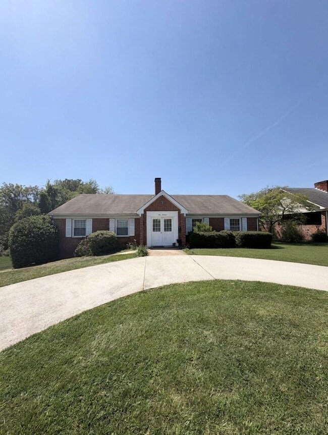 Building Photo - 919 Sandusky Dr Unit A