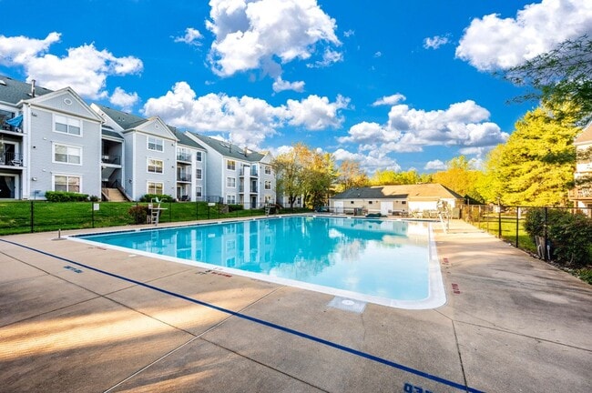 Building Photo - 10001 Vanderbilt Cir