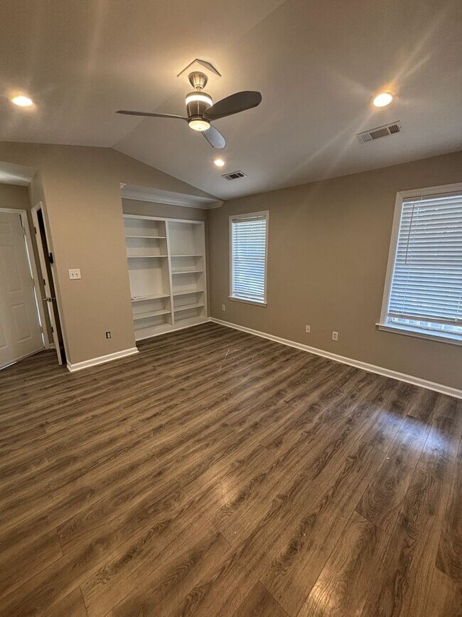 Photo - Ground floor 2 bed condo with no neighbors above or below