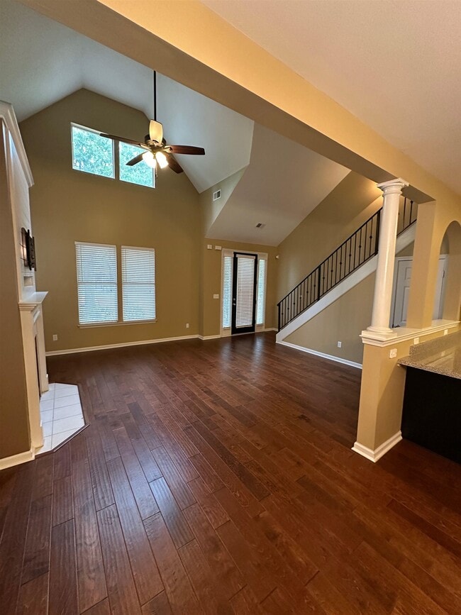 Photo - 1354 Island Pl E