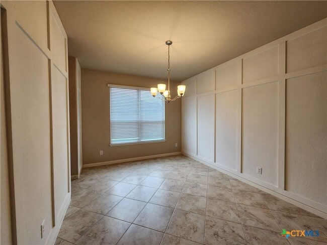 Photo - 352 Lillianite