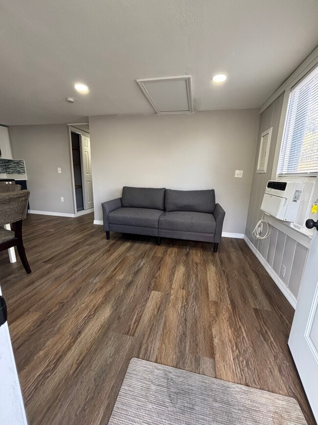 Photo - 218 S 4th St