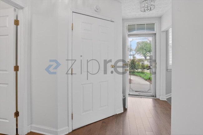 Photo - 484 Fraser St SE