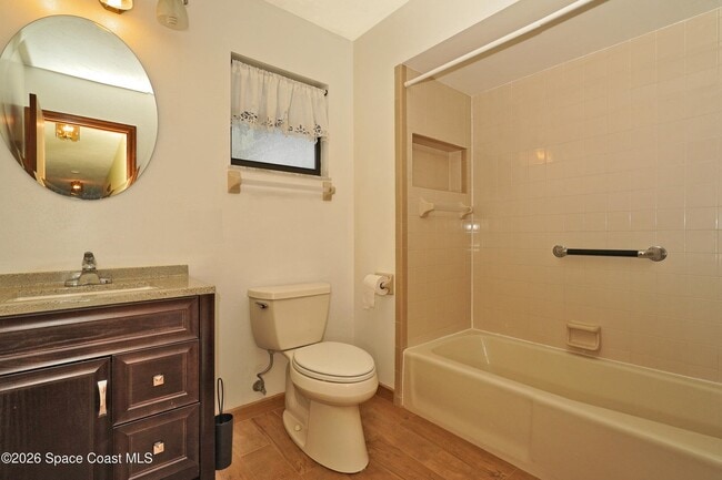 Photo - 670 Kings Way