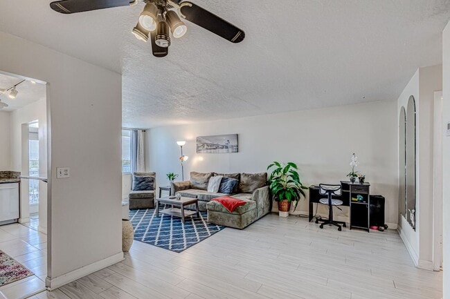 108 Paradise Harbour Blvd Unit 512
