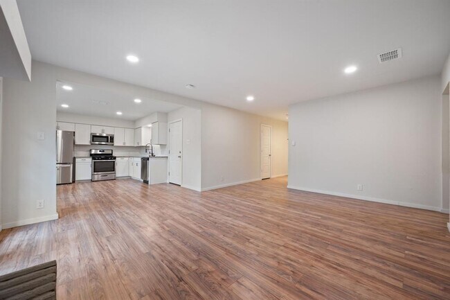 Photo - 6305 Clubway Ln