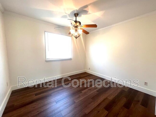 Photo - 3300 W Hawthorne Ct