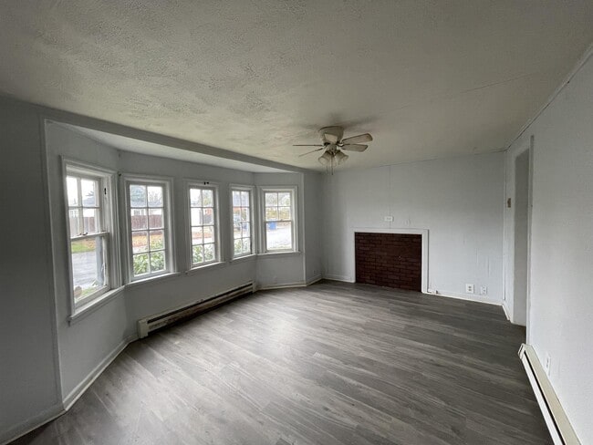 Photo - 1910 20th St NE