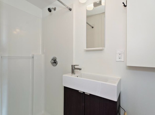 Bathroom - Varsity Treehouse