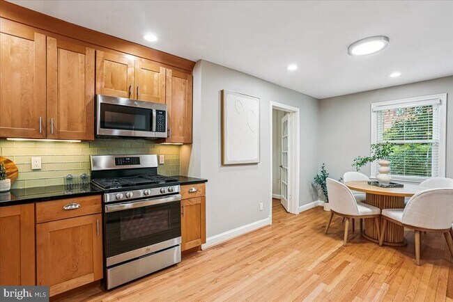 Photo - 8910 Bradford Rd