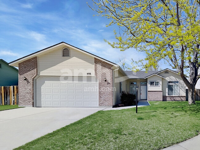 Building Photo - 956 W State St