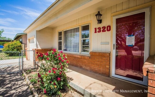 Photo - 1320 60th St