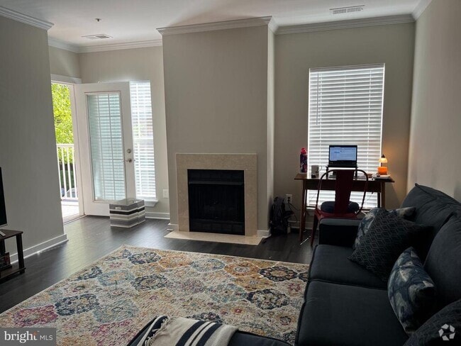 Building Photo - 7000 Falls Reach Dr Unit 208 Rental