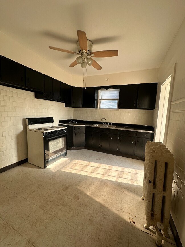 Photo - Spacious 2BR Apartment in Roseland – Off-S... Unit 1